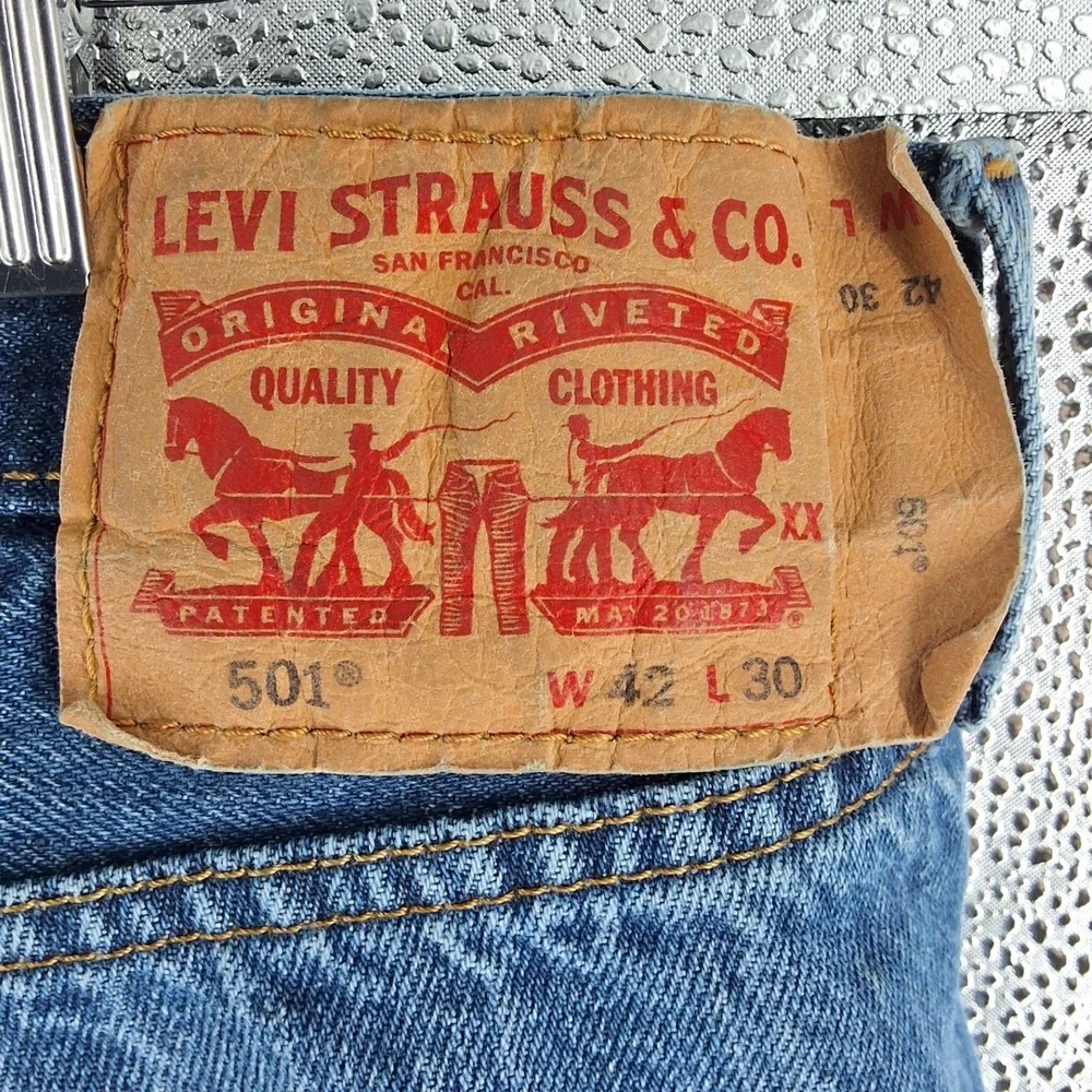 Levis 501 Original Fit Mens Jeans 42x30 Medium Wash Blue Button Fly Straight Leg